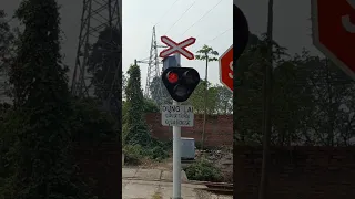 VIETNAM RAILWAY LEVEL CROSSING SHOWRELL | Tàu hỏa, đường sắt Việt Nam