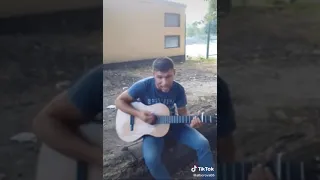 Слепой гитарист Леха поет песню - песни под гитару