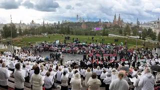 Концерт сводного хора проекта «Московское долголетие» в парке Зарядье