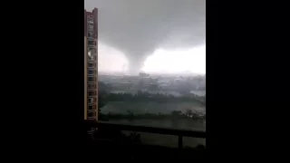Huge tornado tears through Foshan in South China