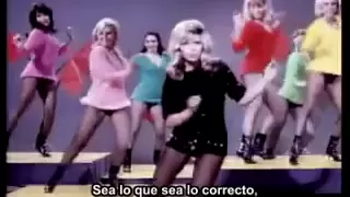 Nancy Sinatra - These Boots Are Made For Walking (subtitulado por Chipi)