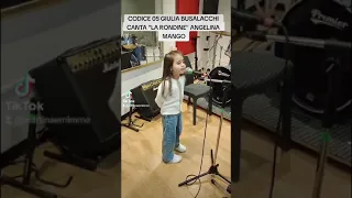 GIULIA 4 ANNI CI CANTA LA RONDINE VERSIONE (ANGELINA MANGO)@angelinamango_official