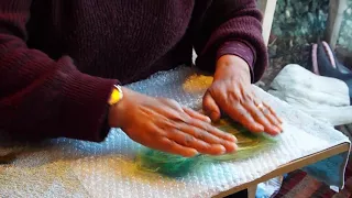 Making prefelt with Sue Fraser from www wooliebacks com