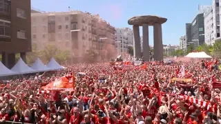 Los pelos de punta: El 'You'll never walk alone' que se escuchó en Madrid