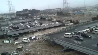 東日本大震災大津波　イオン多賀城店  Tsunami attack in Japan