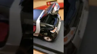 Коллекционная машинка Smart Roadster Coupe 1:24 Bburago