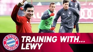 Training with Robert Lewandowski 💪 | FC Bayern