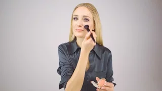 How To Do A Glittery Smoky Eye | NET-A-PORTER