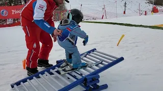 Denis première ski au club piou piou