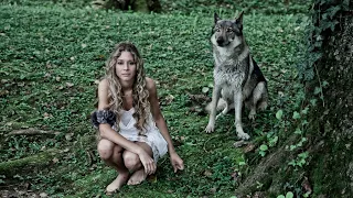 Потеряв дом, она оказалась с детьми на улице, но однажды ей встретился волк