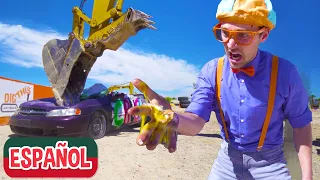 Tritura un Automóvil con la Excavadora de Blippi Español | Aprende a Deletrear para Niños