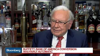 Warren Buffett Says Fed Needs to Be Careful With QE
