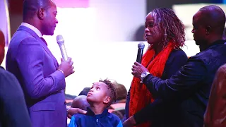 Her young son Jonathan caught Pastor Alph’s EYES. WATCH what happened !