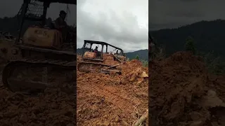 bulldozer tolak tanah