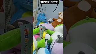 Cuánto GASTAS por sacar un PELUCHE de MUÑELOCOS? #arcade #maquina #suerte #garra #peluche #viral