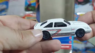 hotwheels, opening a  ford mustang 5 pack