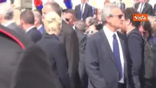 Marta Fascina visibilmente commossa al termine dei funerali di Silvio Berlusconi