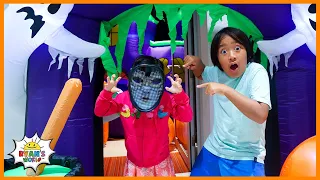 Ryan's Escape Halloween Haunted House Challenge!