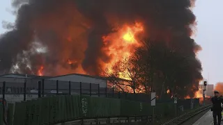 Germany: toxic fumes alert after massive warehouse fire in Hamburg
