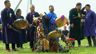 Шаманский ритуал для матери-земли на шаманском острове Ольхон