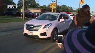 Pink Cadillacs arrive for Aretha Franklin's funeral in Detroit