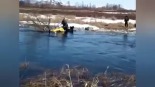 Утопил снегоход, но переехал через реку!