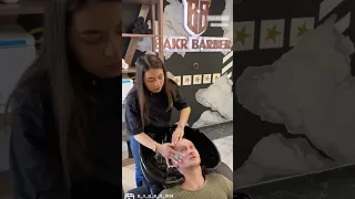 ДЕВУШКА ПОКАЗАЛА МАСТЕР КЛАСС , МАССАЖ ЛИЦА В БАРБЕРШОПЕ , #barbershop