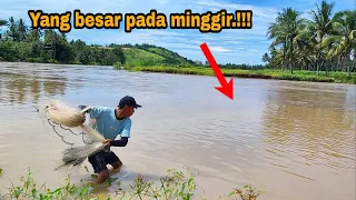 FISH WHEN THE RIVER WAS FLOOD.!!! amazing fishing videos