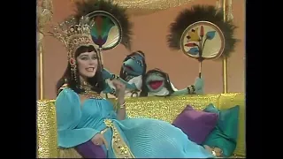 The Muppet Show - 319: Elke Sommer - “Row, Row, Row” (1979)