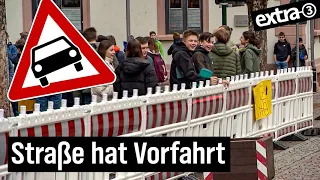 Realer Irrsinn: Abgesperrter Schulhof für Straße in Schönau | extra 3 | NDR