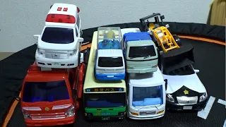 【はたらくくるま】パトカー、消防車、救急車、ごみ収集車が坂道をジャンプします。【Working Vehicles】Toy Cars(Police Car,Fire Truck,Ambulance )
