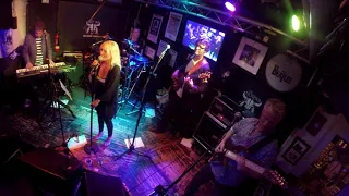 Totally Blondie perform Denis Live at The Horns