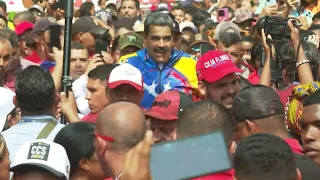 Maduro marcha con estudiantes tras lanzar equipo de campaña en Venezuela | AFP