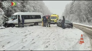 Водитель автобуса Mercedes-Benz устроил ДТП, в котором пострадали четыре человека