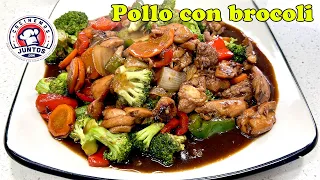 Pollo con brócoli. Comida china