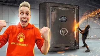 I bought the World's Largest SAFE at the AUCTION and just SHOCKED WHAT'S INSIDE !!!!