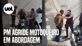Policial agride motoqueiro durante abordagem com chutes na perna e soco na cara