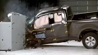 IIHS - 2016 Ford F-150 extended cab - small overlap crash test / GOOD EVALUATION