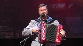 Старенький дедовский дом! Душевно под гармонь поёт Антон Заволокин! Ностальгия до слёз...