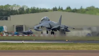 McDonnell Douglas TAV-8B Harrier Twin Seater - Very low departure at RIAT 2023 [4K]