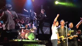 Flores Brothers sing with Bruce Springsteen - No Surrender (Houston - 2014) HQ