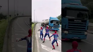 HOMEM ARANHA PEDINDO BUZINA NA RODOVIA PARTE 1