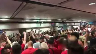 Liverpool fans waiting for Jürgen Klopp. What a splendid moment with "The Kop"