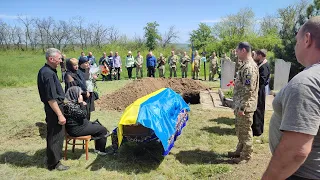 Серце Захисника не витримало.У селі   Іванівка Межівської громади попрощались із Андрієм Жуком.