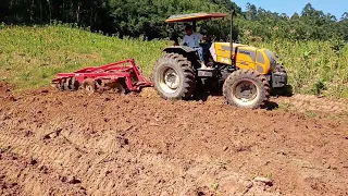 Valtra A750 G1 com grade aradora 16x28