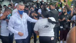 Presidente Luis Abinader baila su merengue