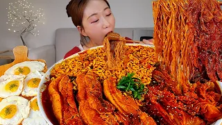 ASMR 김치찜을 먹으려다 통삼겹을 먹으려다 라면이 돼뿟네?😳 리얼먹방 :) Braised kimchi with pork, Ramen MUKBANG