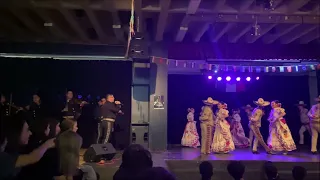 Estudiantes canadienses quedan encantados con ballet folklórico mexicano