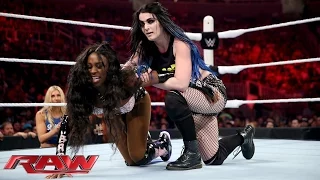 Paige vs. Naomi: Raw – 3. August 2015