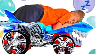 Монстр Траки Hot Wheels мешают спать! Are you sleeping brother John //  Scary Monster Truck